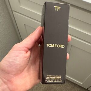 Tom Ford Shade and Illuminate Primer in Black and Gold